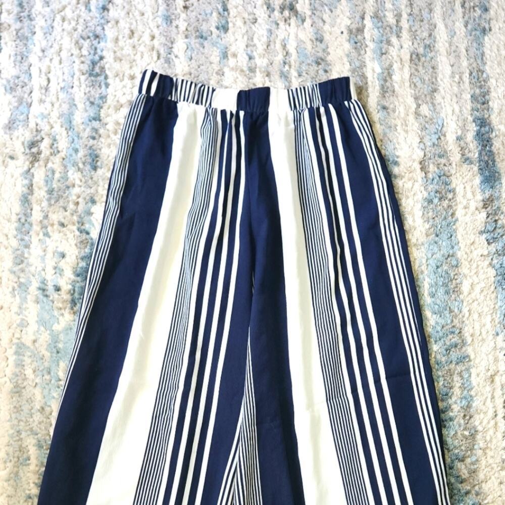 Forever 21 White and Blue Striped Capri Pants Small GUC